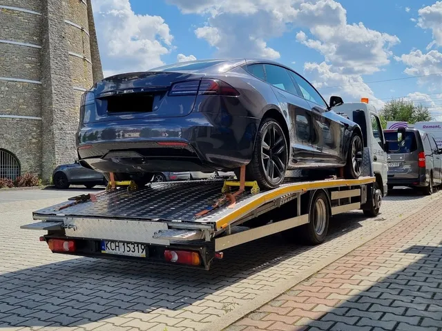 tesla laweta pomoc drogowa wrocław holowanie